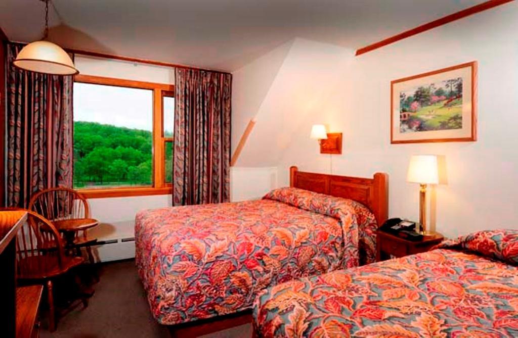 Cacapon State Park Lodge بيركلي سبرينغز الغرفة الصورة